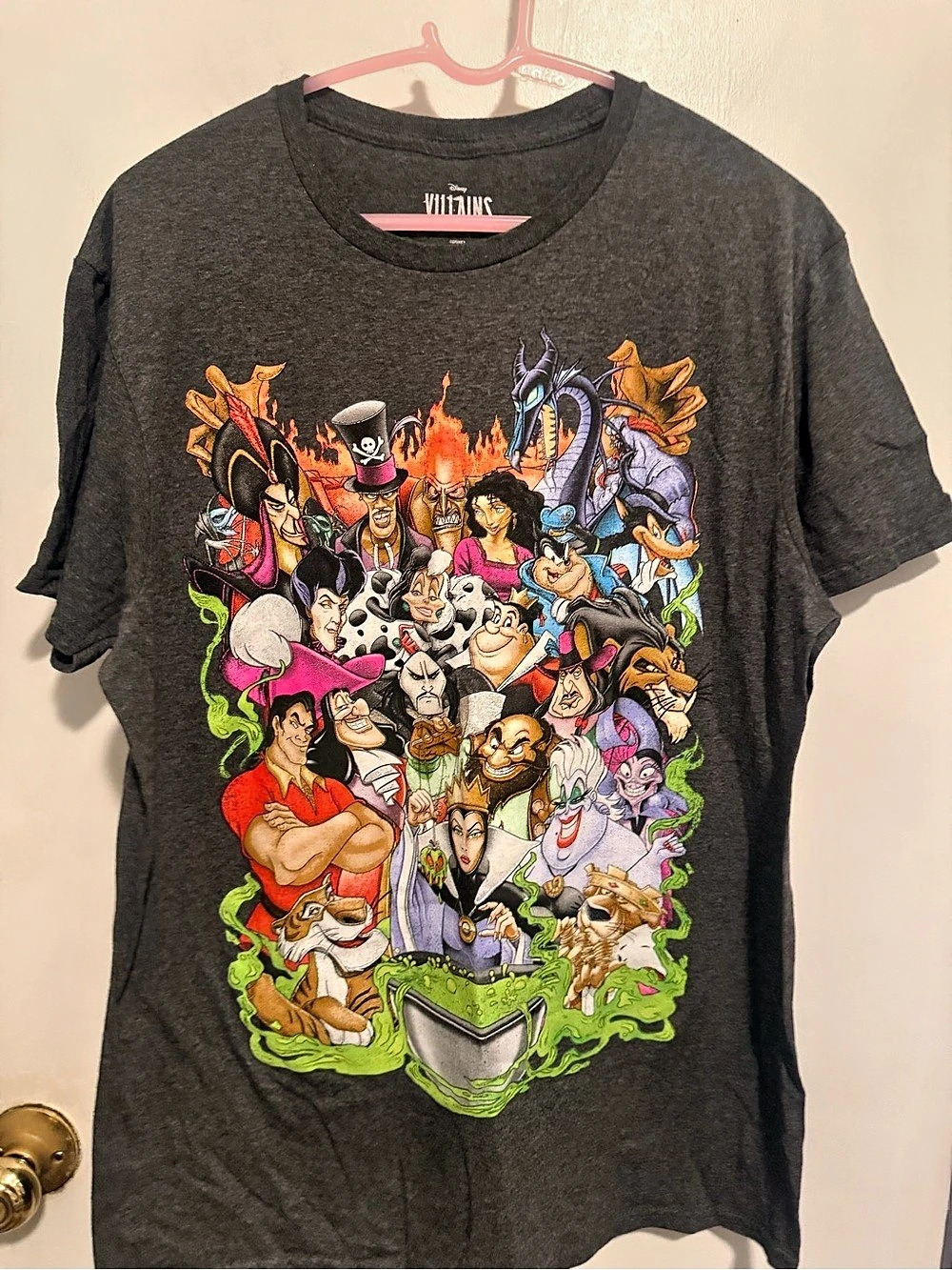 Disney Villains Graphic Tee Size Large Gray